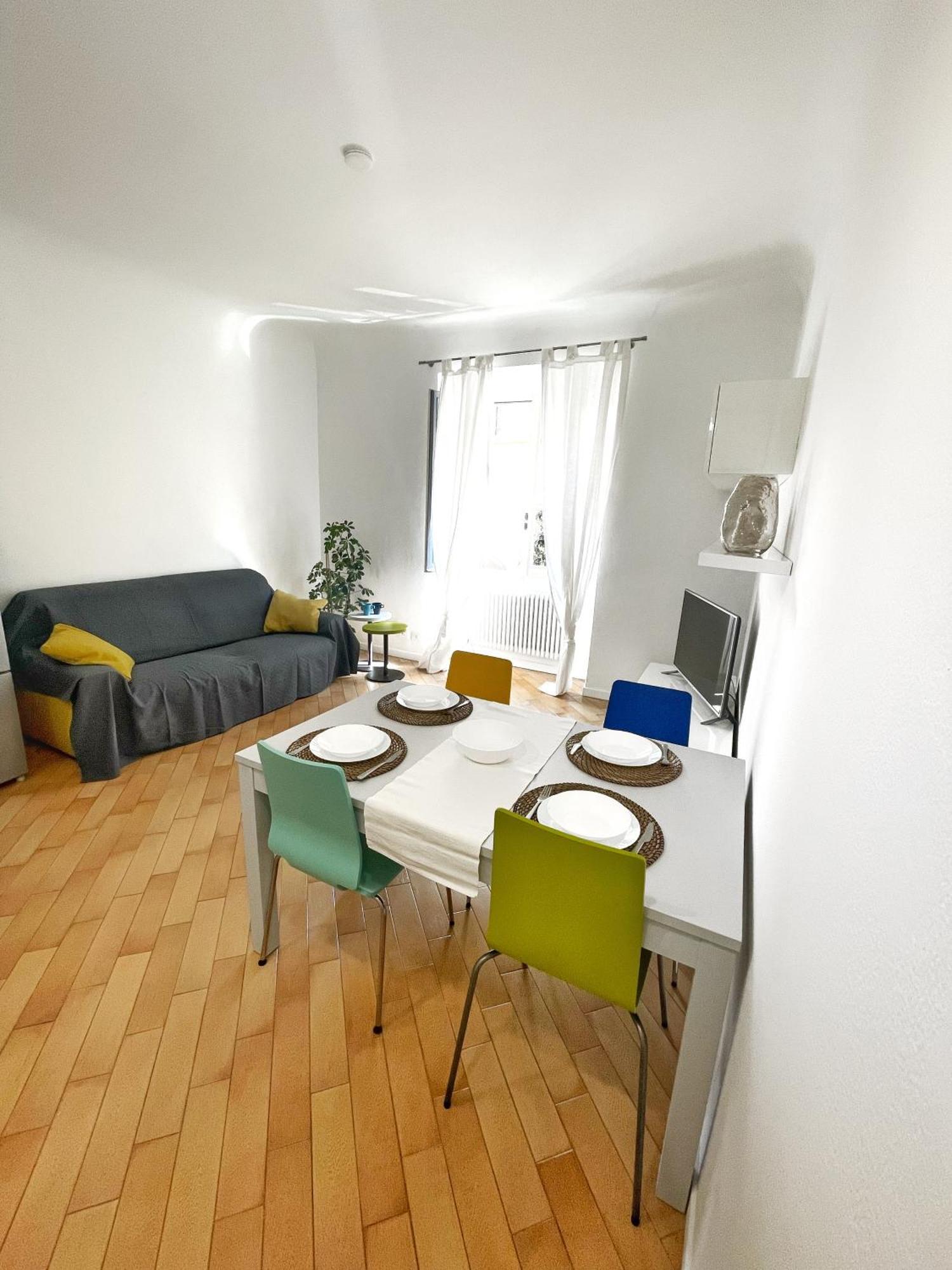 Ampio E Accogliente Bilocale - Fara 1, Porta Nuova Apartment Milan Luaran gambar