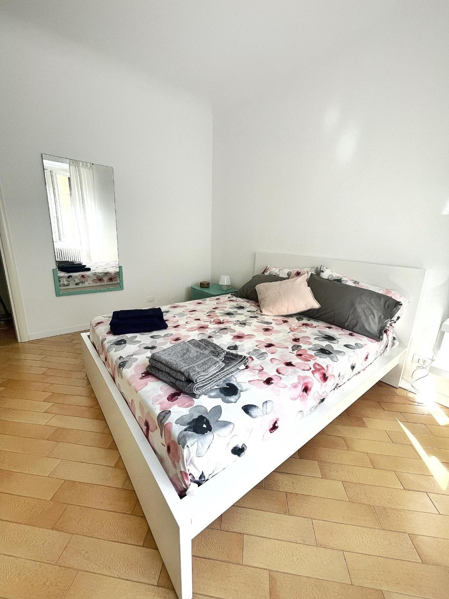 Ampio E Accogliente Bilocale - Fara 1, Porta Nuova Apartment Milan Luaran gambar
